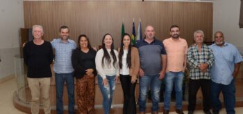 Diretora, Legislativo, administrativo financeiro Leandra Fernandes comemora aniversário na Câmara Municipal de Cumari